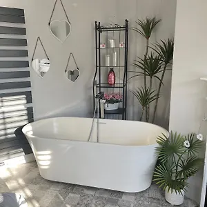 https://castle-yard-cottage.yorkshirehotels.net